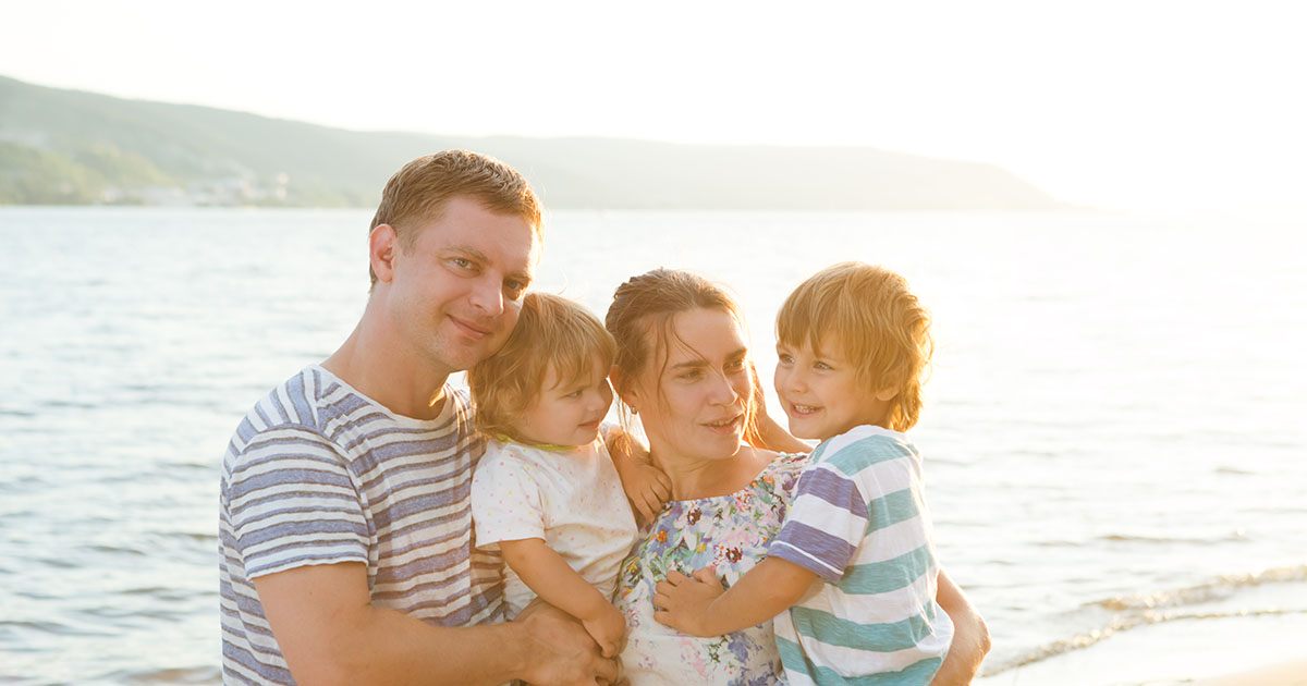 Mężczyzna zostawił kobietę z pięciorgiem czarnych dzieci — po 30 latach prawda zaszokowała wszystkich.