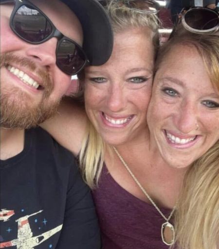 Życie intymne jednej z sióstr zawsze odbywa się w obecności jej bliźniaczki...