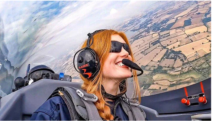 Miss Anglii. Czy uwierzycie, że kiedyś w szkole wyśmiewano ją z powodu rudych włosów?