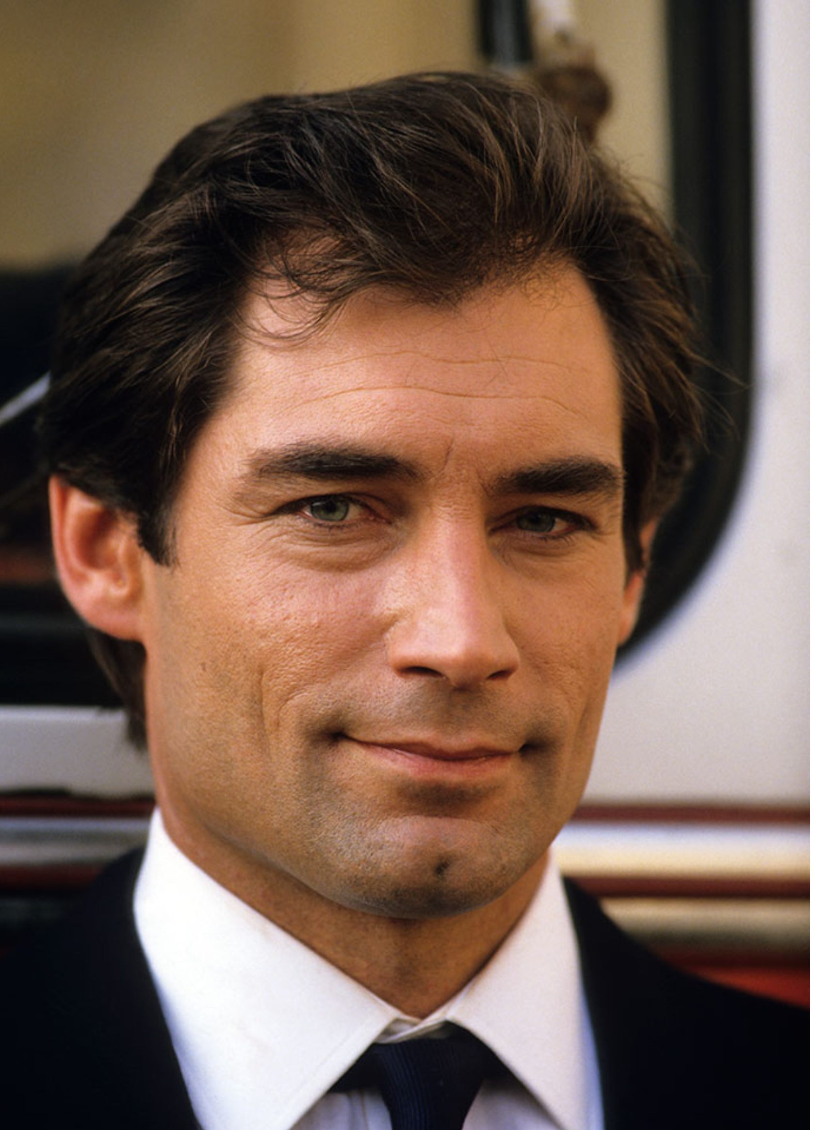 Trudno uwierzyć, że ten starszy mężczyzna był kiedyś uważany za ikonę hollywoodzkiej urody i był ulubieńcem kobiet.