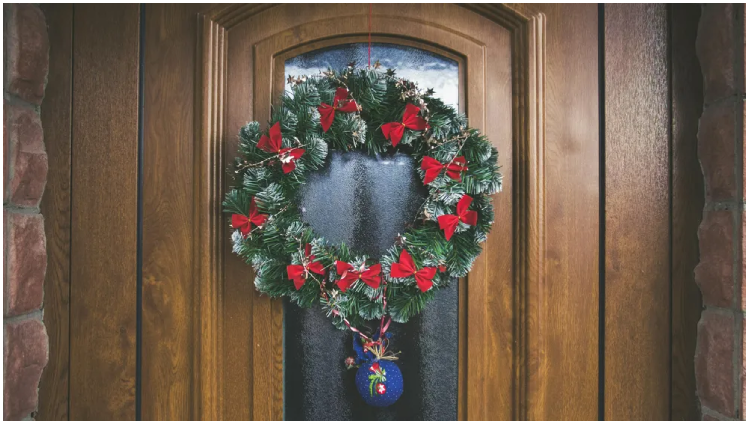 W noc Bożego Narodzenia do naszych drzwi zapukała ciężarna kobieta, która miała rodzić, a ja zbladłem, gdy dowiedziałem się, kim ona naprawdę jest.