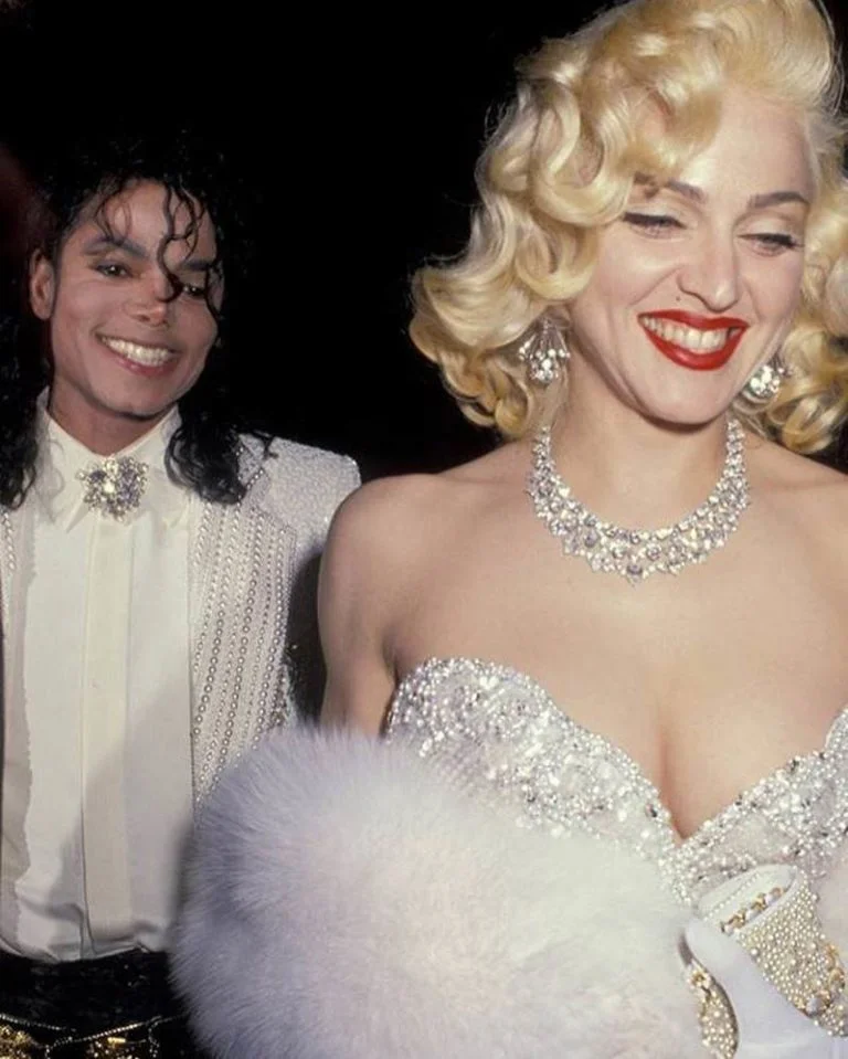 Nostalgia za gwiazdami lat 90. Unikalna kolekcja rzadkich zdjęć