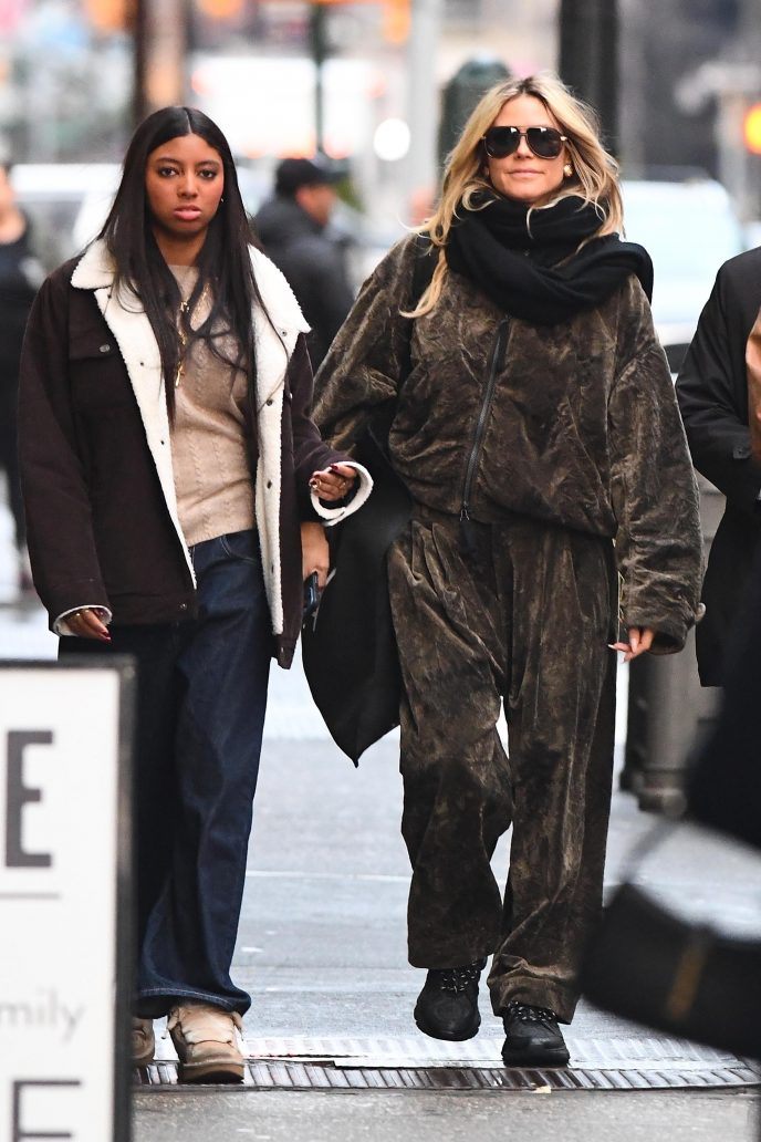 16 lat temu Klum urodziła córkę z ciemnoskórym piosenkarzem. Fani zastanawiają się, do kogo dziewczynka jest podobna, a Ty nie musisz tracić czasu, bo możesz jako pierwszy obejrzeć zdjęcia Lu.