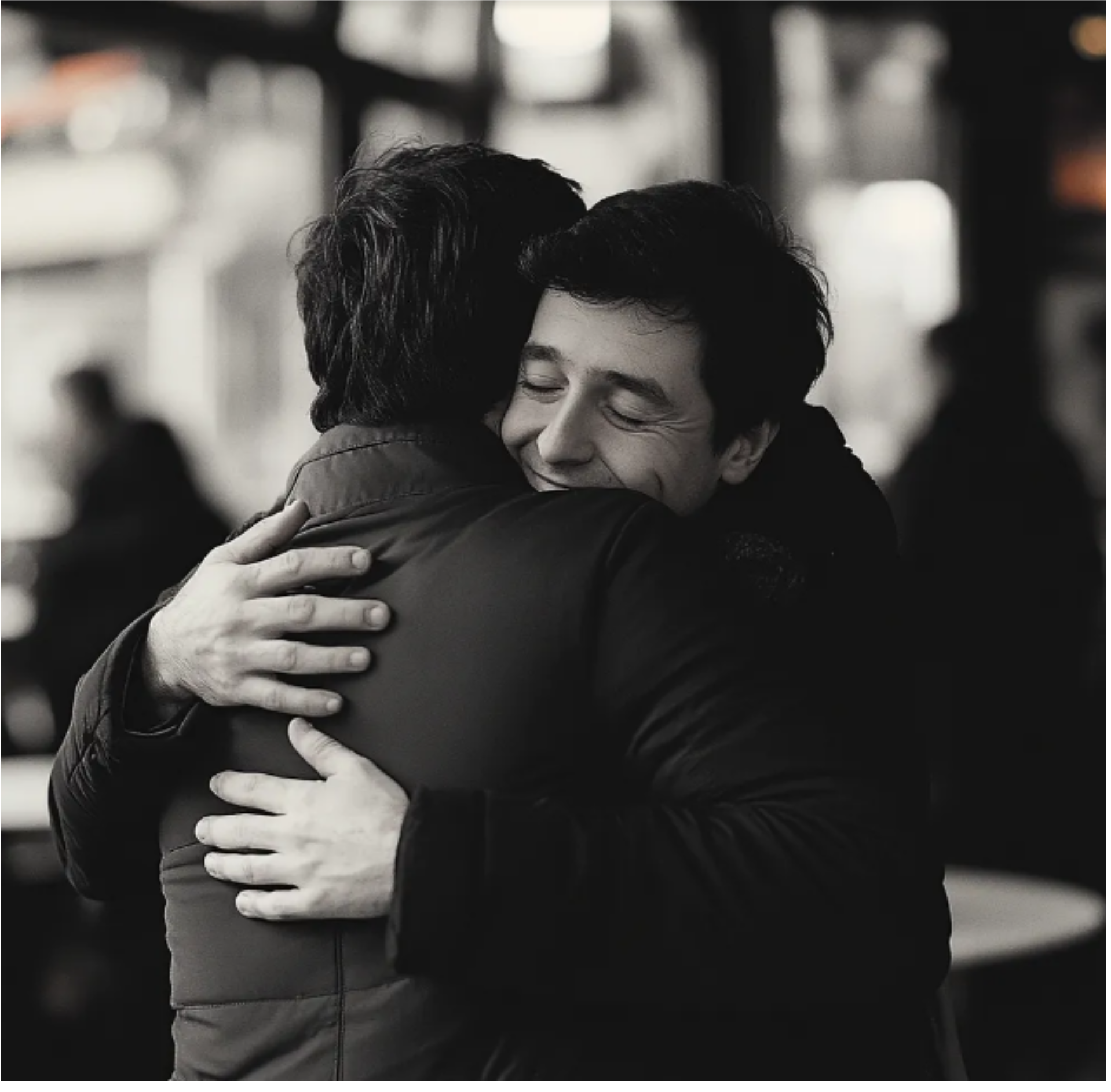 W szafie znalazłam zapomniany prezent ślubny — w środku była tajemnica mojego męża.