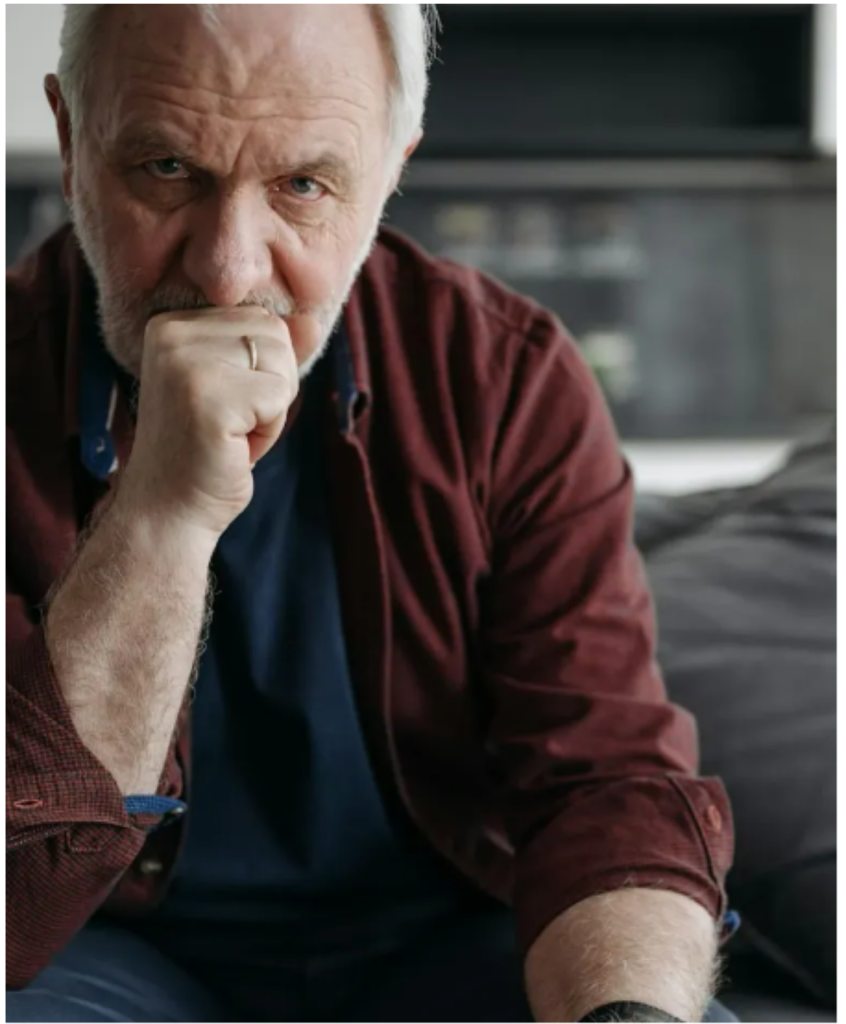 W szafie znalazłam zapomniany prezent ślubny — w środku była tajemnica mojego męża.