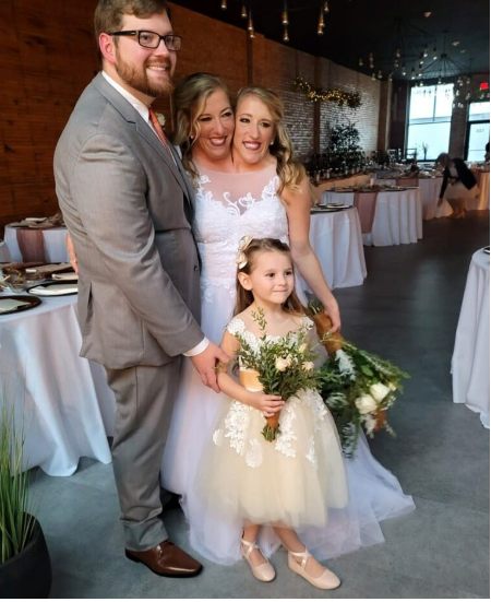 Życie intymne jednej z sióstr zawsze odbywa się w obecności jej bliźniaczki...