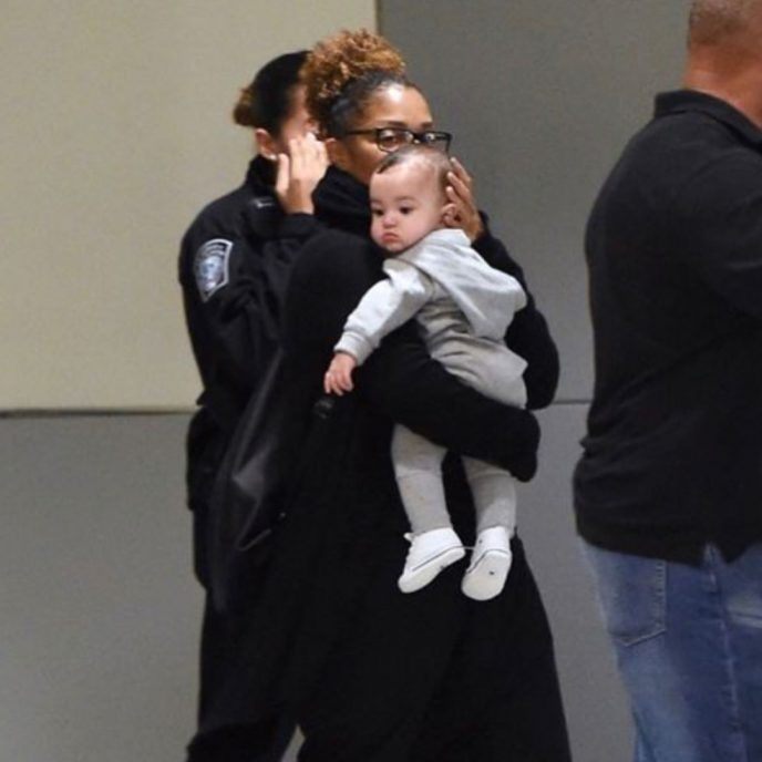 Bardzo podobny do wujka Michaela, z taką samą białą skórą. Jak wyrósł syn Janet, siostry Michaela Jacksona?