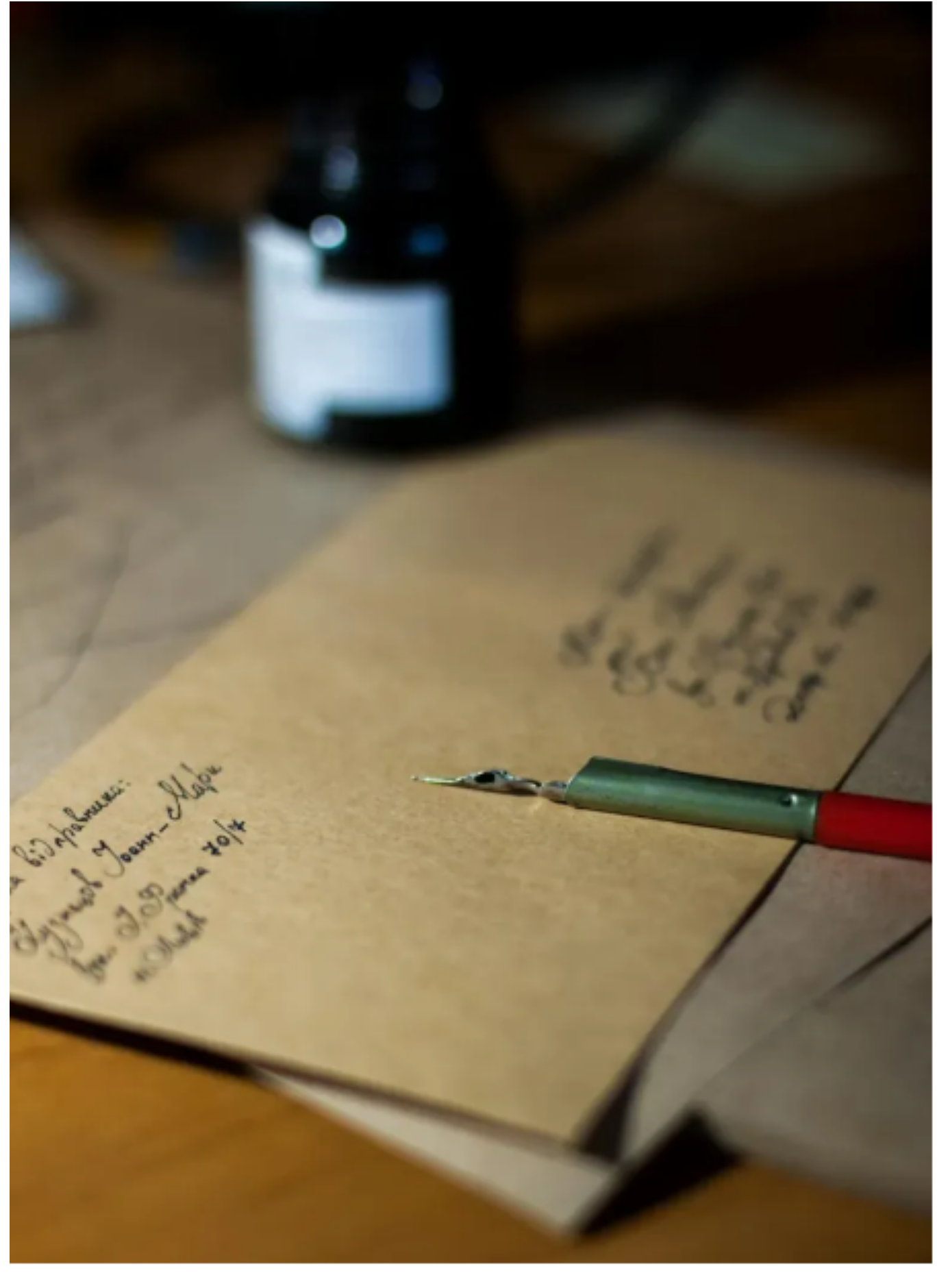 W szafie znalazłam zapomniany prezent ślubny — w środku była tajemnica mojego męża.