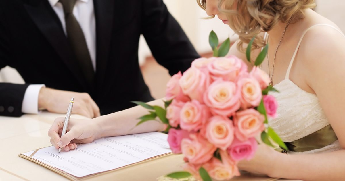 W ostatniej chwili wszystkie druhny wybrały czarny kolor, tak jak się spodziewałam.