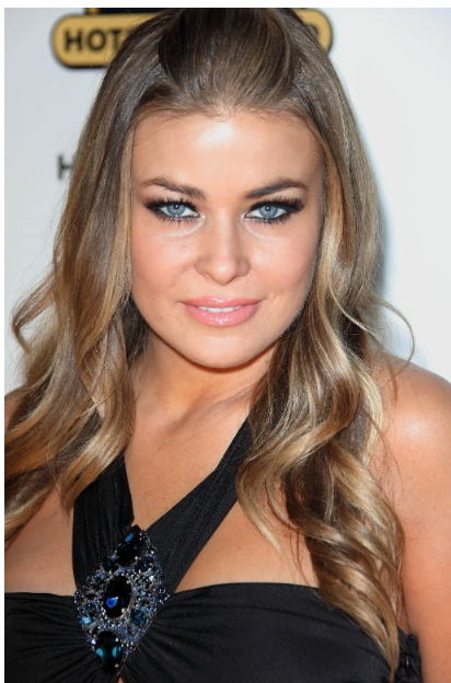 Tara Patrick nawet w wieku pięćdziesięciu lat nie traci formy ratowniczki z Malibu...