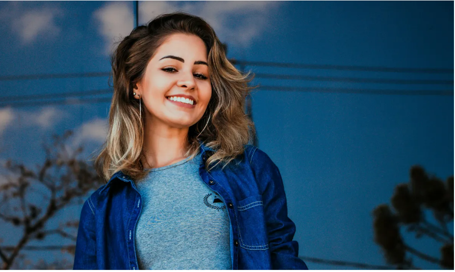 Nie powiedziałam rodzinie męża, że znam ich język, a to pomogło mi odkryć szokującą tajemnicę dotyczącą mojego dziecka.