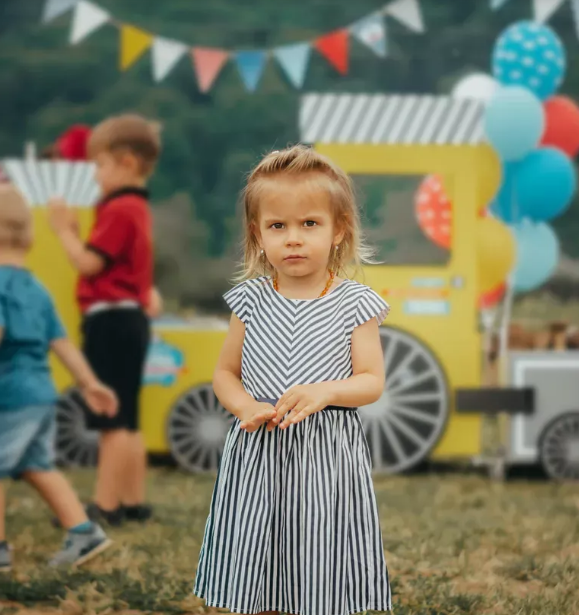 Adoptowaliśmy 4-letnią dziewczynkę – miesiąc później podeszła do mnie i powiedziała: „Mamo, nie ufaj tacie”.