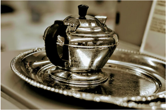 Moja macocha sprzedała mi dom swojej matki — po latach zażądała, abym zwrócił jej ten dom wraz z całym wyposażeniem.