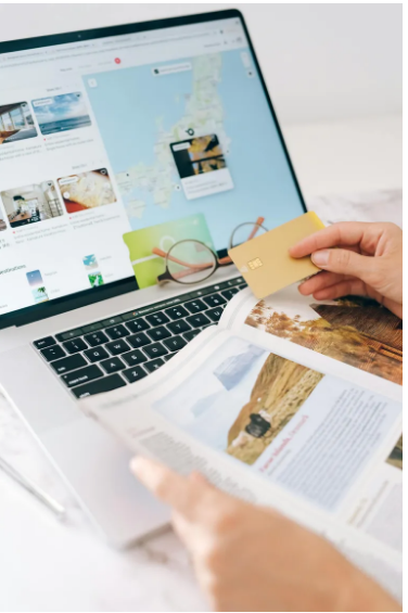 Zapłaciliśmy za miesiąc miodowy mojej pasierbicy, ale ona nazwała nas „skąpcami” — więc daliśmy jej lekcję szacunku.