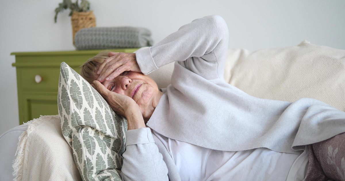 Mój syn obiecał odebrać mnie ze szpitala po operacji, ale nie przyjechał. Kiedy w końcu pojechałam do domu sama, odkryłam, że zamki zostały wymienione. Spojrzał mi w oczy i powiedział: „Nie zapomniałem, mamo — po prostu nie obchodzi mnie to”. Nie wiedział, że mój zmarły mąż pozostawił mi sekret, który zmieni wszystko...