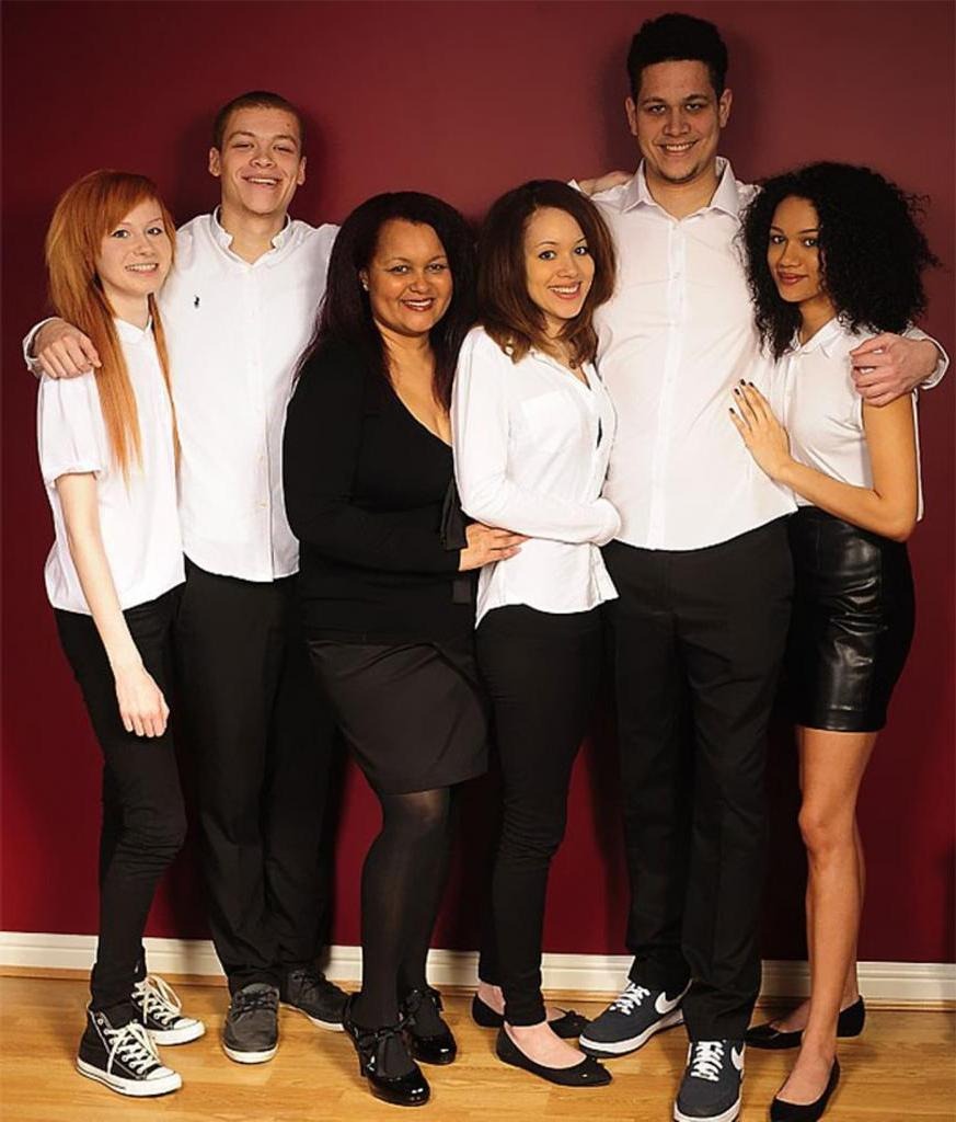 Ojciec pochodzi z Anglii, a mama z Jamajki. Nikt nie mógł uwierzyć, że są bliźniaczkami!