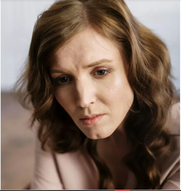 Adoptowaliśmy 4-letnią dziewczynkę – miesiąc później podeszła do mnie i powiedziała: „Mamo, nie ufaj tacie”.