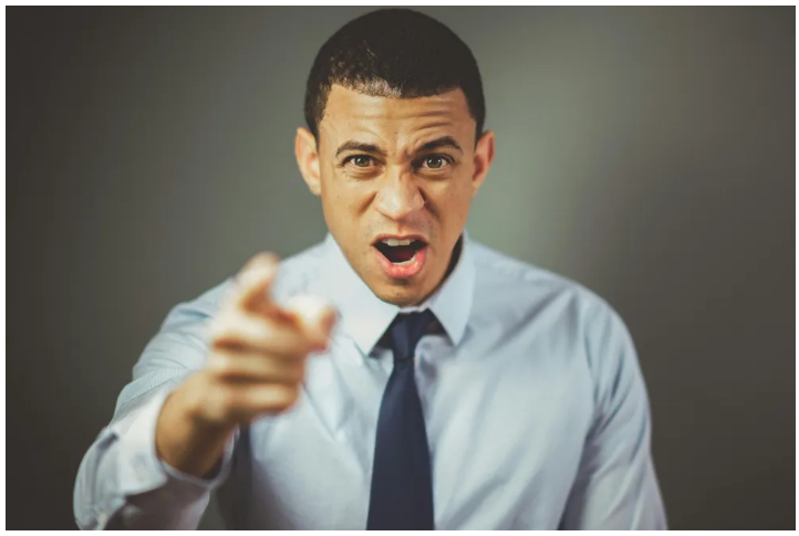 5 epickich historii o tym, jak zadowoleni z siebie ludzie dostali to, na co zasłużyli