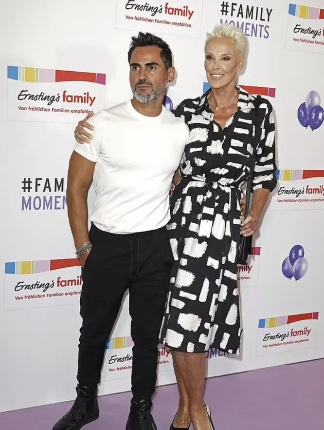 Była żona Sylvestra Stallone’a pojawiła się na pokazie mody z młodszym mężem: małżonkowie pokazali 5-letnią córkę!