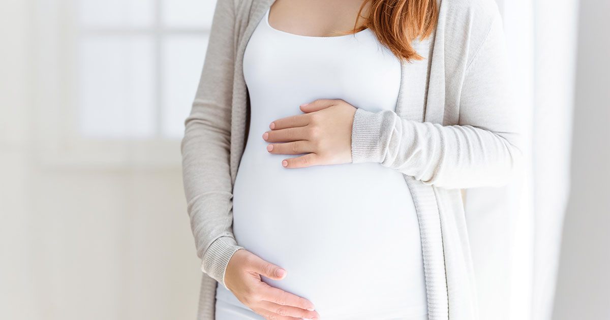 Wyrzucona z domu w wieku czternastu lat z powodu ciąży — jej powrót wzruszył rodzinę do łez.