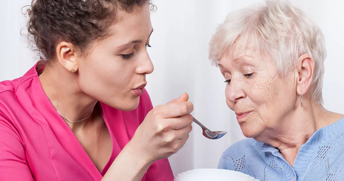 Mój syn obiecał odebrać mnie ze szpitala po operacji, ale nie przyjechał. Kiedy w końcu pojechałam do domu sama, odkryłam, że zamki zostały wymienione. Spojrzał mi w oczy i powiedział: „Nie zapomniałem, mamo — po prostu nie obchodzi mnie to”. Nie wiedział, że mój zmarły mąż pozostawił mi sekret, który zmieni wszystko...