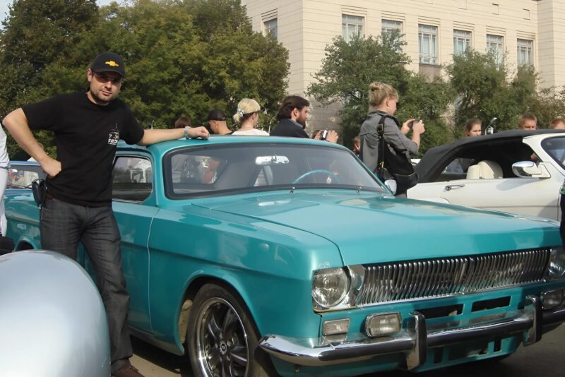 Matka sprzedała samochód, który odziedziczyłem po dziadku: dopiero po 10 latach odkupiłem go i znalazłem w nim starą kopertę.