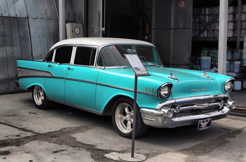 Matka sprzedała samochód, który odziedziczyłem po dziadku: dopiero po 10 latach odkupiłem go i znalazłem w nim starą kopertę.