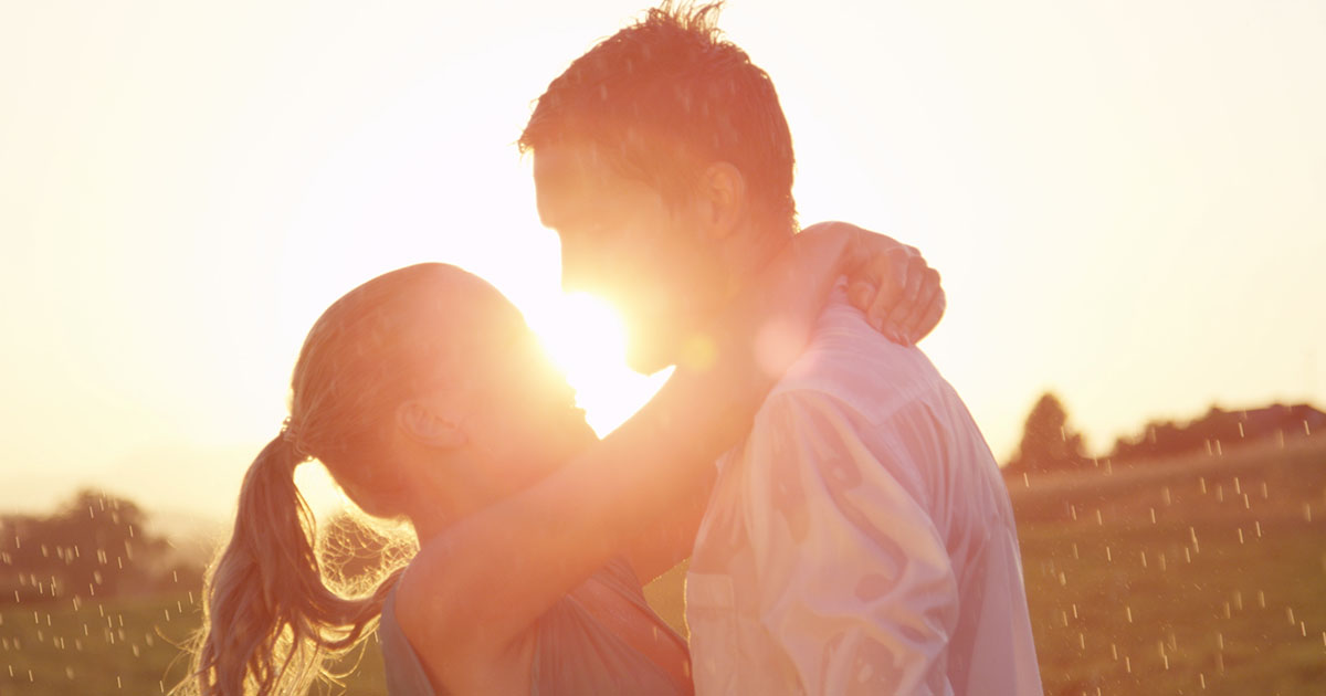 Kobieta zobaczyła, jak jej chłopak wychodzi po pracy z jej siostrą i pewnego dnia postanowiła ich śledzić.