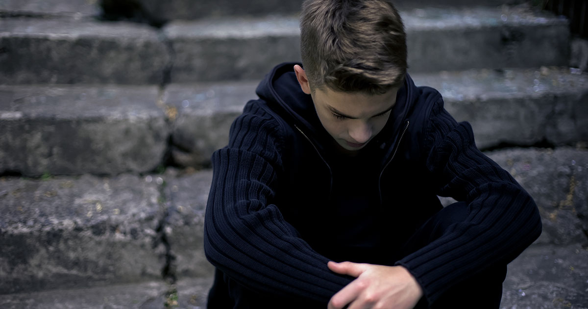 Zauważyłem małego chłopca płaczącego w szkolnym autobusie i interweniowałem, widząc jego ręce. Junie Sihlangu