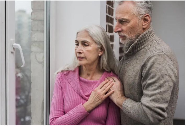 Rodzice porzucili mnie i moje młodsze rodzeństwo, gdy miałam 15 lat, a po latach zapukali do moich drzwi z uśmiechem