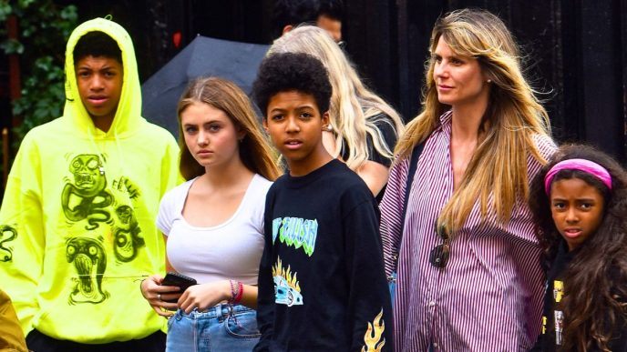 16 lat temu Klum urodziła córkę z ciemnoskórym piosenkarzem. Fani zastanawiają się, do kogo dziewczynka jest podobna, a Ty nie musisz tracić czasu, bo możesz jako pierwszy obejrzeć zdjęcia Lu.