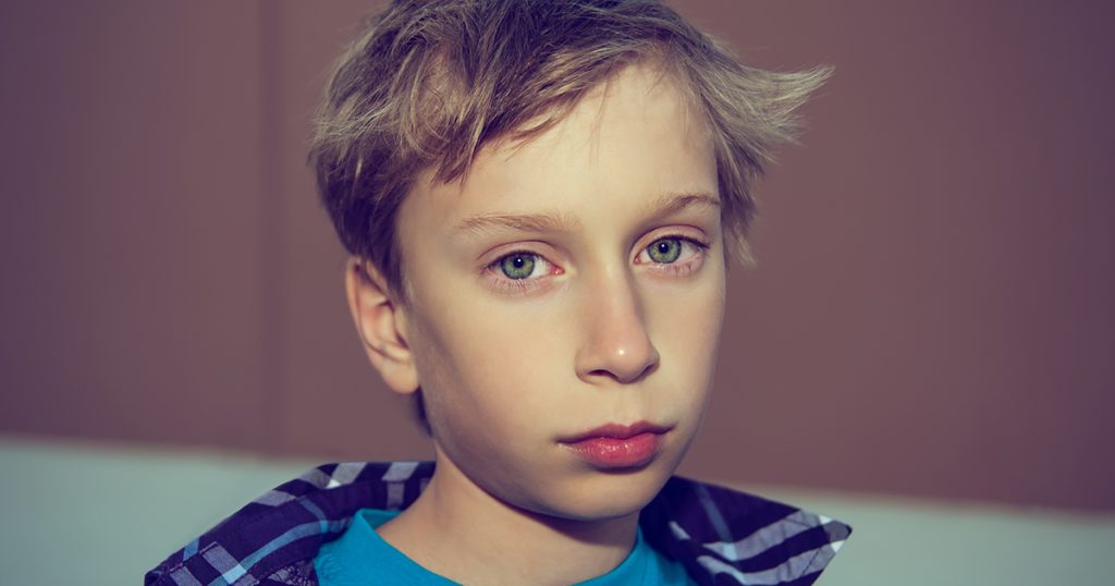 Zauważyłem małego chłopca płaczącego w szkolnym autobusie i interweniowałem, widząc jego ręce. Junie Sihlangu