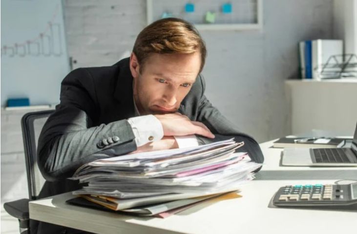 Wyszłam za mąż za sprzątacza, aby zdenerwować mojego bogatego ojca, ale jego reakcja mnie zaskoczyła.