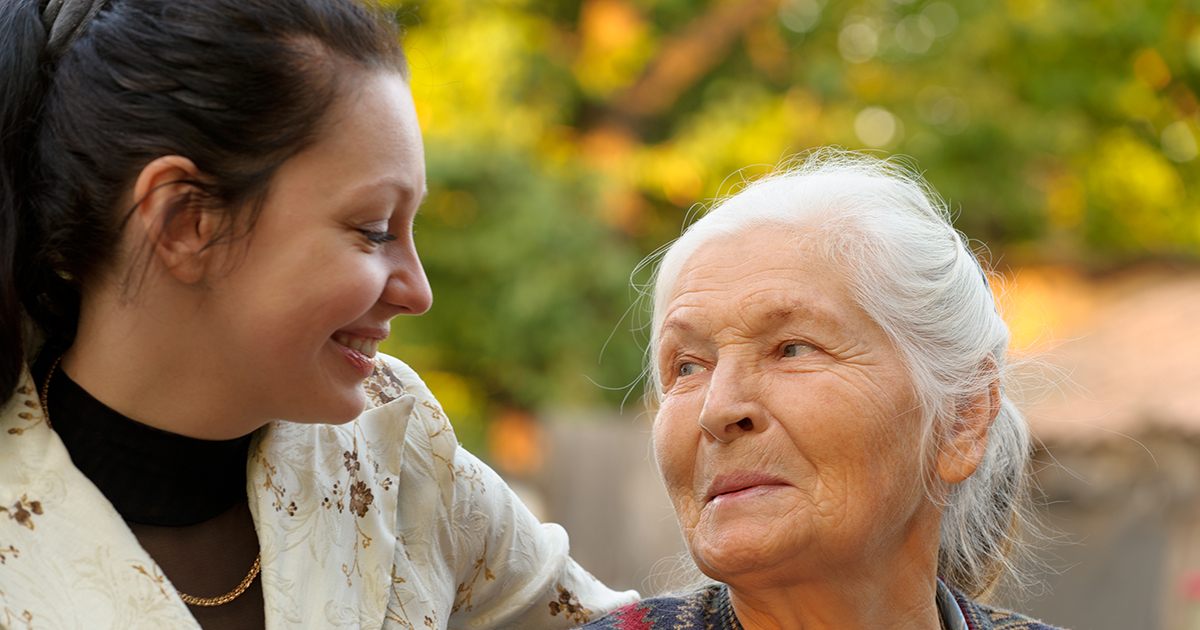 Mój syn obiecał odebrać mnie ze szpitala po operacji, ale nie przyjechał. Kiedy w końcu pojechałam do domu sama, odkryłam, że zamki zostały wymienione. Spojrzał mi w oczy i powiedział: „Nie zapomniałem, mamo — po prostu nie obchodzi mnie to”. Nie wiedział, że mój zmarły mąż pozostawił mi sekret, który zmieni wszystko...