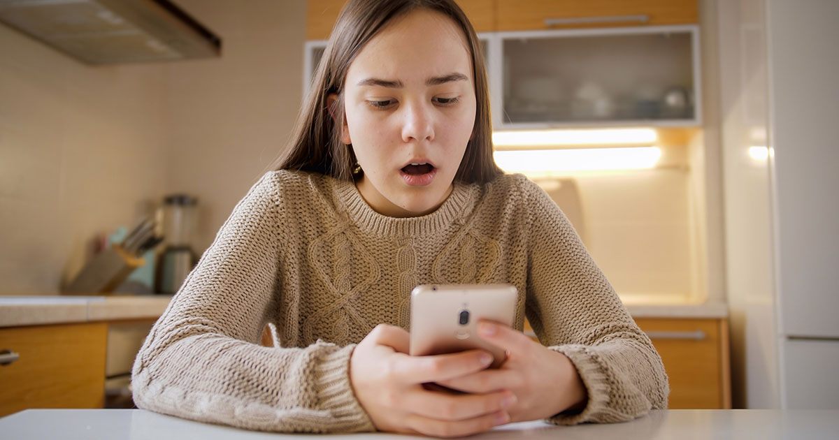 Wyrzucona z domu w wieku czternastu lat z powodu ciąży — jej powrót wzruszył rodzinę do łez.