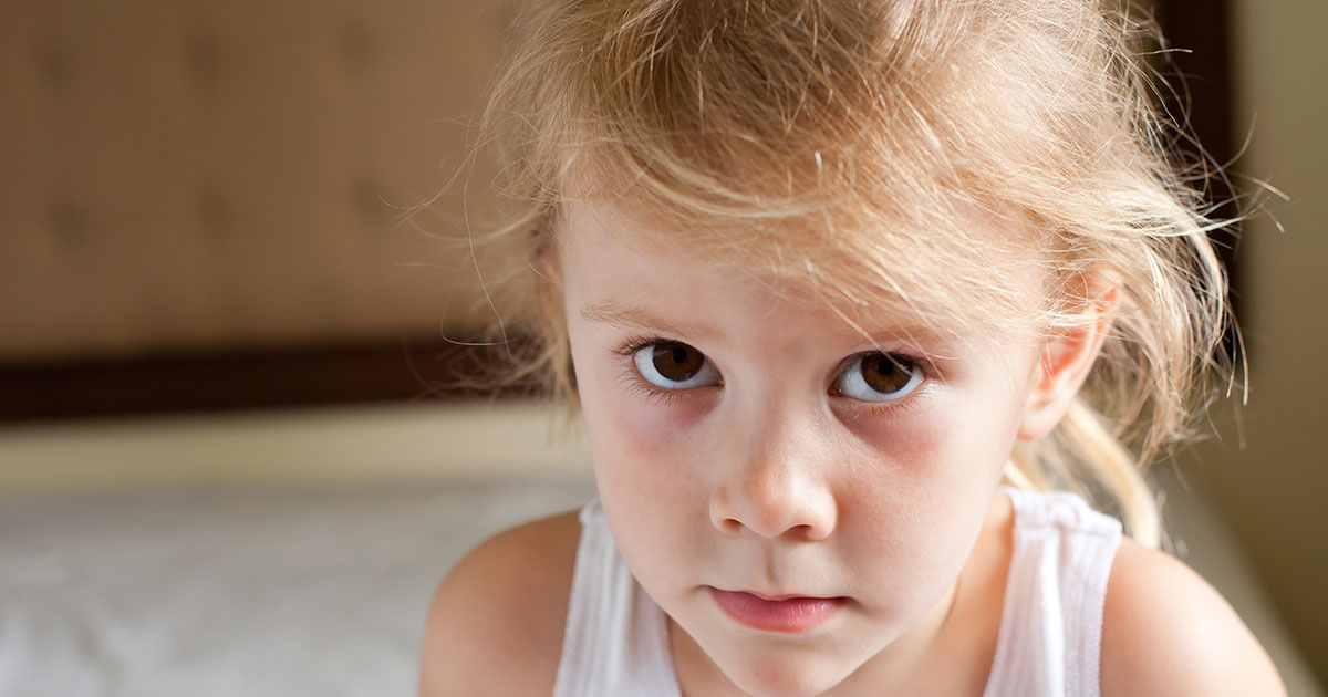 Moja żona kazała mi zostawić córkę i wyprowadzić się na kilka tygodni — powód, dla którego to zrobiła, wprawił mnie w osłupienie.