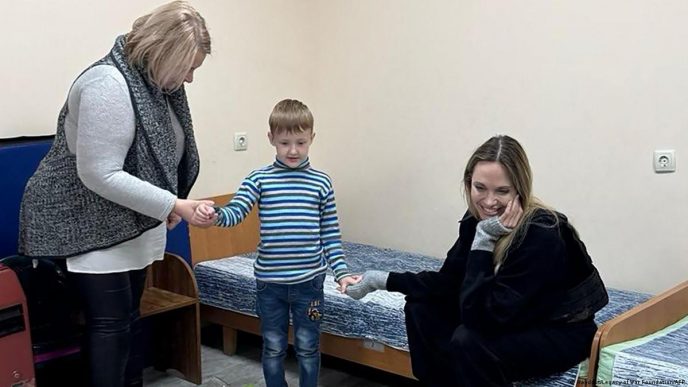 Jolie odwiedziła Ukrainę, a jej córka w międzyczasie ucieka przed paparazzi na ulicach Los Angeles.