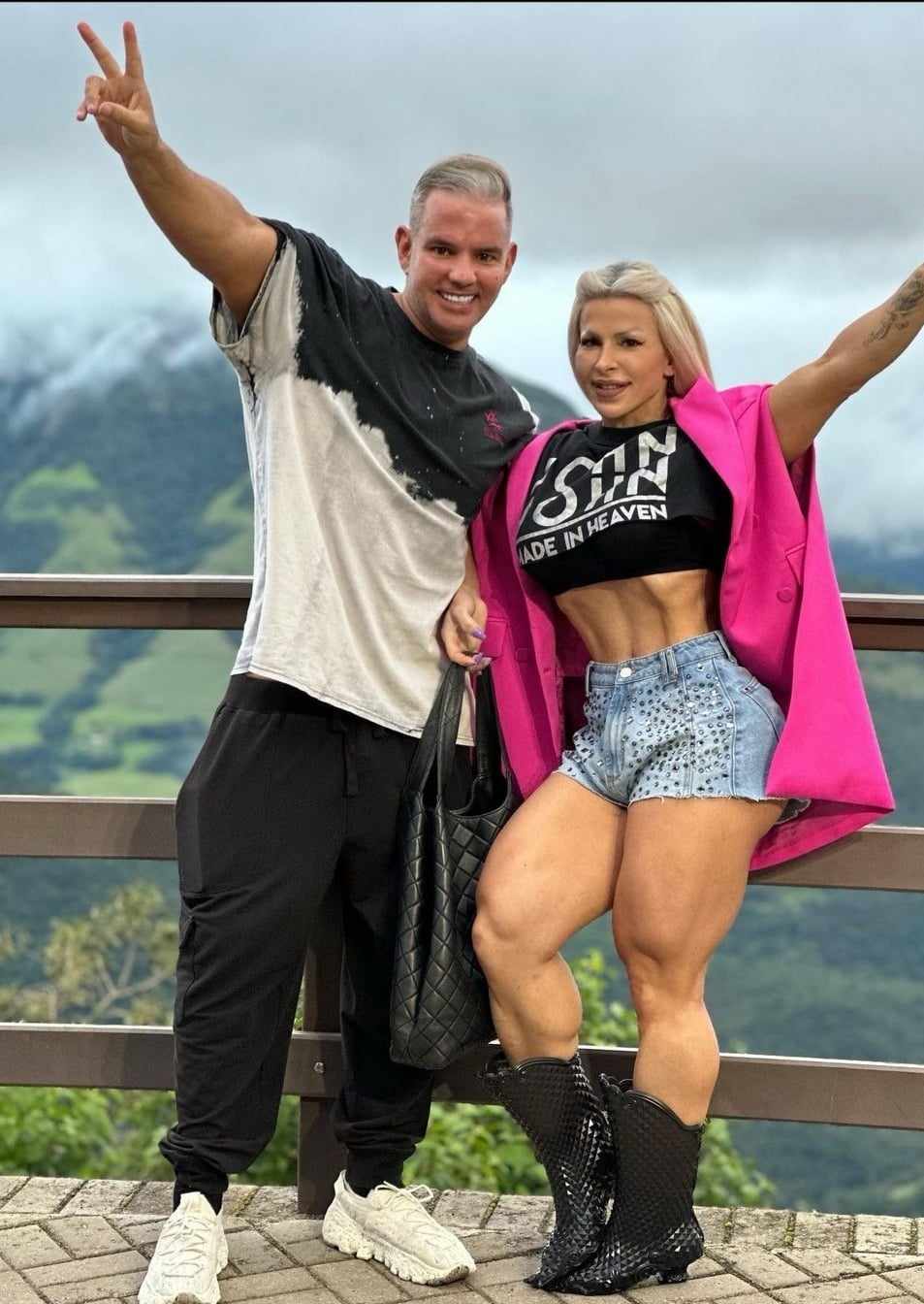 Kulturystka opublikowała zdjęcia ślubne w Internecie, pokazując jednocześnie swojego męża.