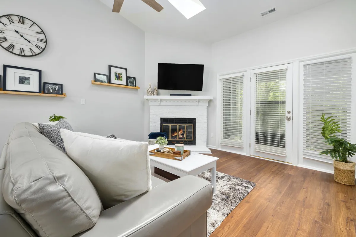 Mój mąż zostawił mnie dla swojej kochanki po tym, jak przytyłam w ciąży – ale po latach spotkałam ich i zdałam sobie sprawę, że karma odwróciła sytuację.