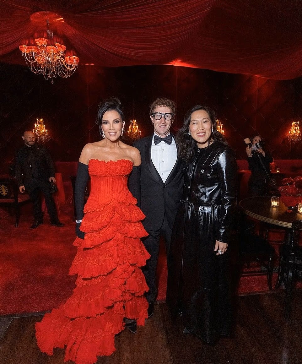 Jeśli już starzeć się, to tylko w ten sposób! Matka Kardashianów w czerwonej sukience świętowała swoje 70. urodziny w gronie miliarderów.