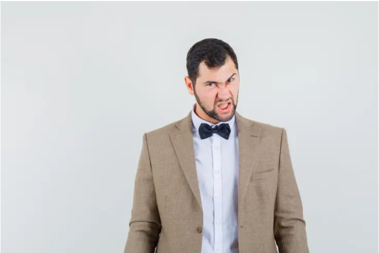 Na moim ślubie mała dziewczynka z bukietem stokrotek poprosiła o monetę — spojrzałem na jej rękę i przerwałem ceremonię ślubną.