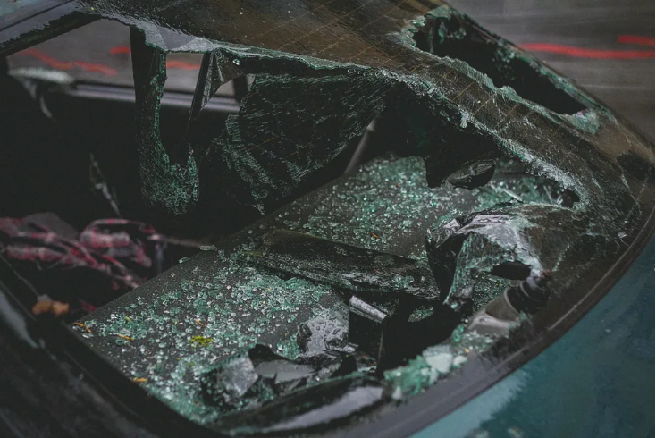 Wieczór weselny został zepsuty przez stare zdjęcie, które znalazłam w pokoju męża.