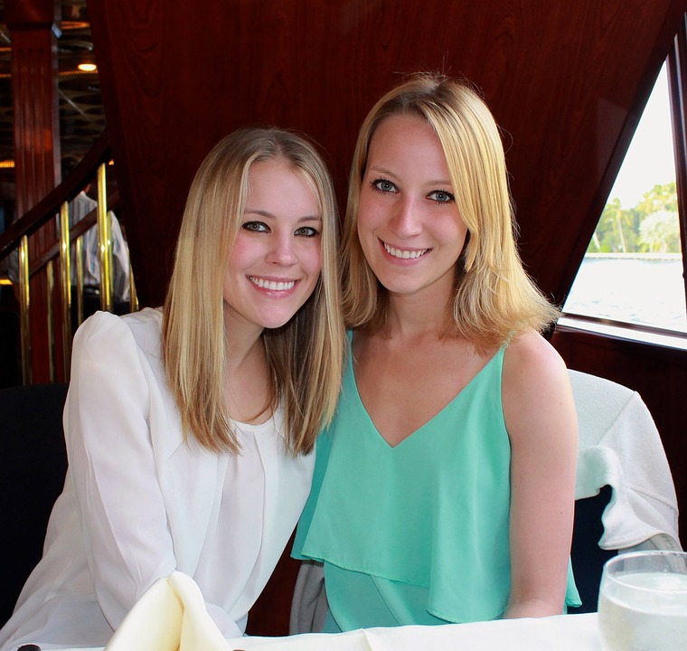 Trzy dni przed ślubem moja przyjaciółka rzuciła mnie z powodu mojej fryzury – a pozostałe przyjaciółki nie pozostały obojętne, aby zemścić się za mnie.