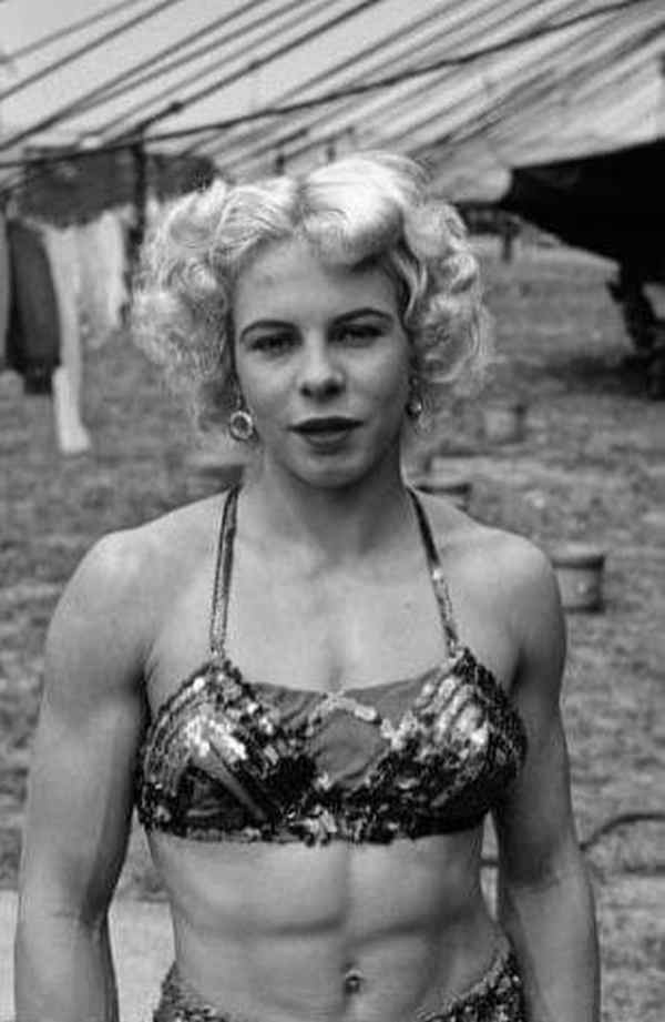 Wcześniej ludzie nie potrzebowali filtrów, aby wyglądać pięknie. Zobaczcie te 15 zdjęć!