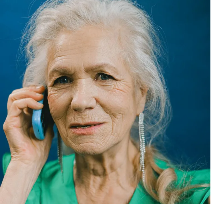 Wieczór weselny został zepsuty przez stare zdjęcie, które znalazłam w pokoju męża.