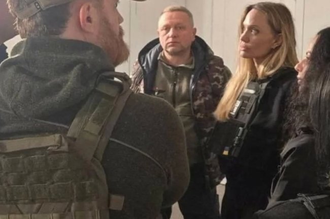 Jolie odwiedziła Ukrainę, a jej córka w międzyczasie ucieka przed paparazzi na ulicach Los Angeles.