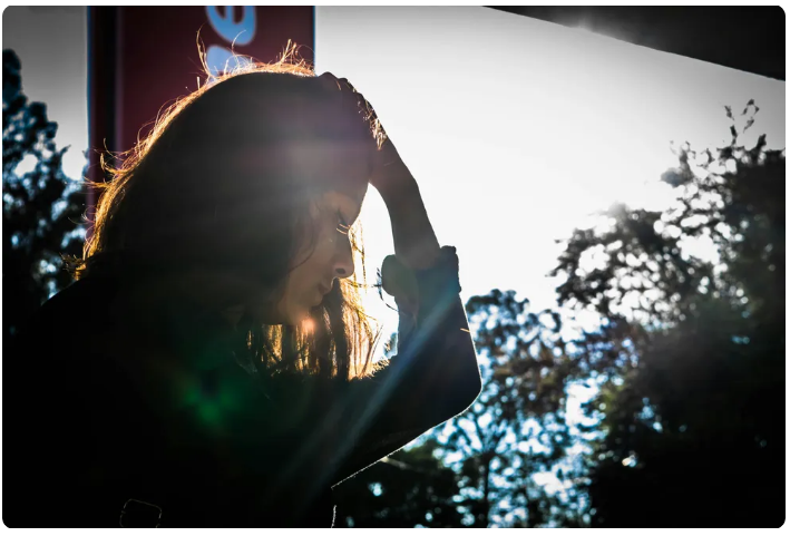 Sekret mojego ojczyma zaskoczył mnie w dniu urodzin, a moja zemsta sprawiła, że rozpłakał się.