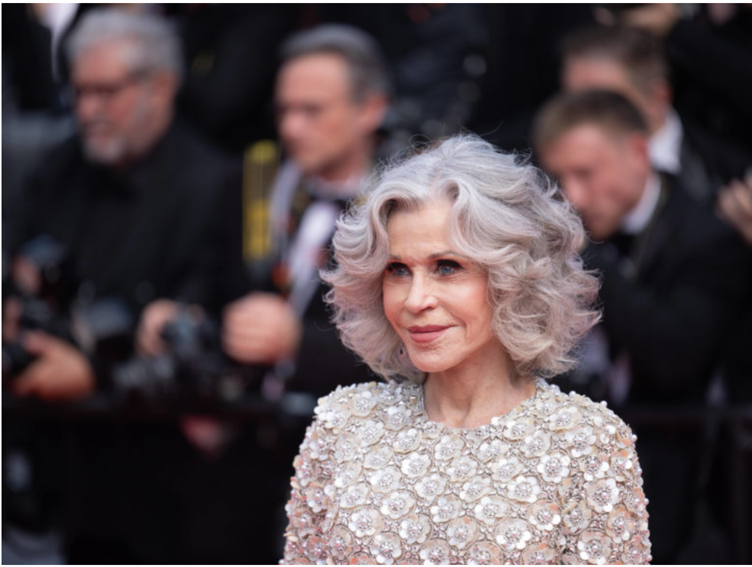 „Jaki jest sekret jej talii osy?”. Jane Fonda po raz kolejny zachwyciła wszystkich swoją urodą na festiwalu w Cannes.