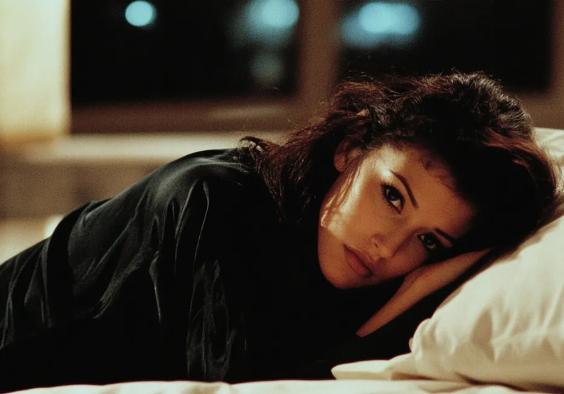 Mój mąż nalegał, żebyśmy spali w różnych pokojach. Pewnej nocy usłyszałam dziwne odgłosy dochodzące z jego pokoju i poszłam to sprawdzić.