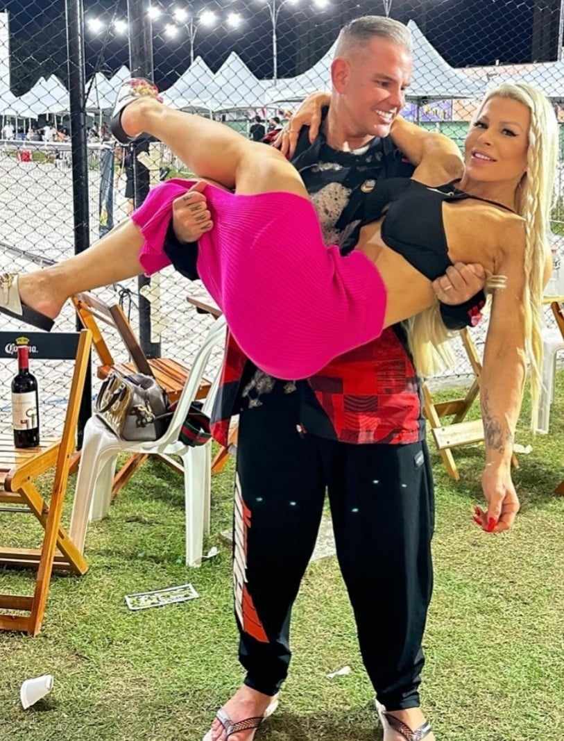 Kulturystka opublikowała zdjęcia ślubne w Internecie, pokazując jednocześnie swojego męża.